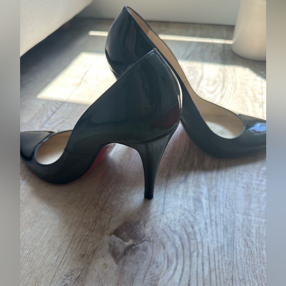 Christian Louboutin 38 1/2 fits a size US 7.